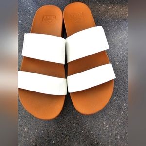 REEF SANDALS CUSHION SOFT WHITE SIZE 7